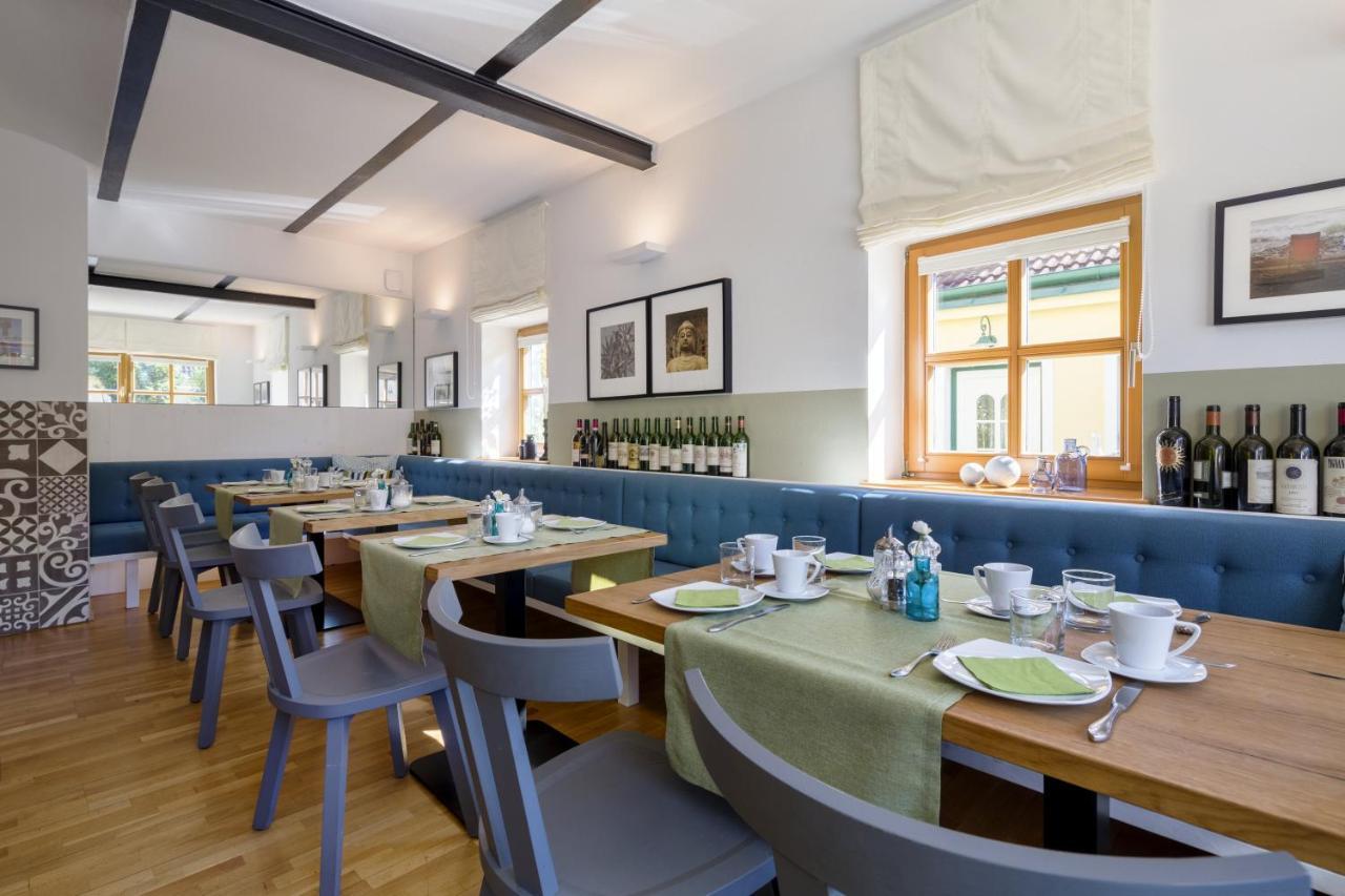 Weingut & Gaestezimmer Edelmann Goettlesbrunn Exterior photo